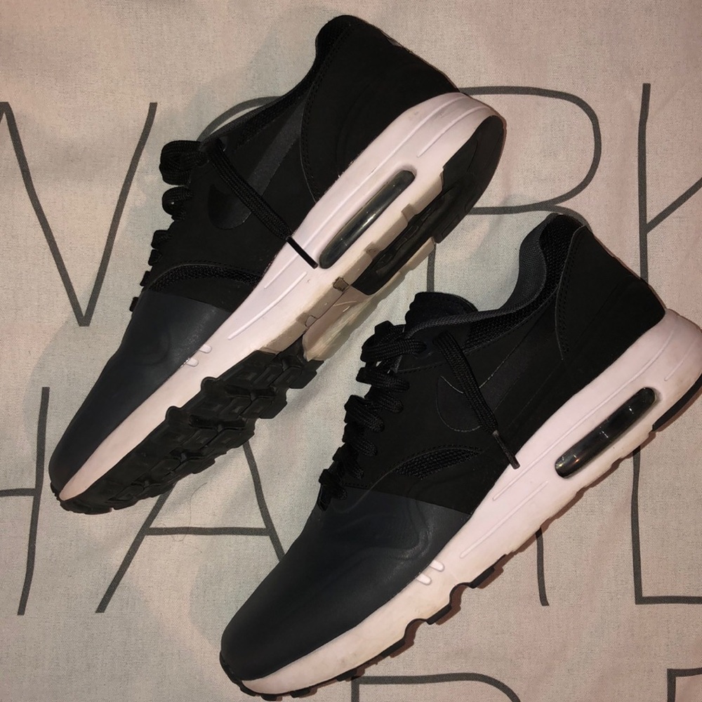 Men’s Nike Tennis Shoes